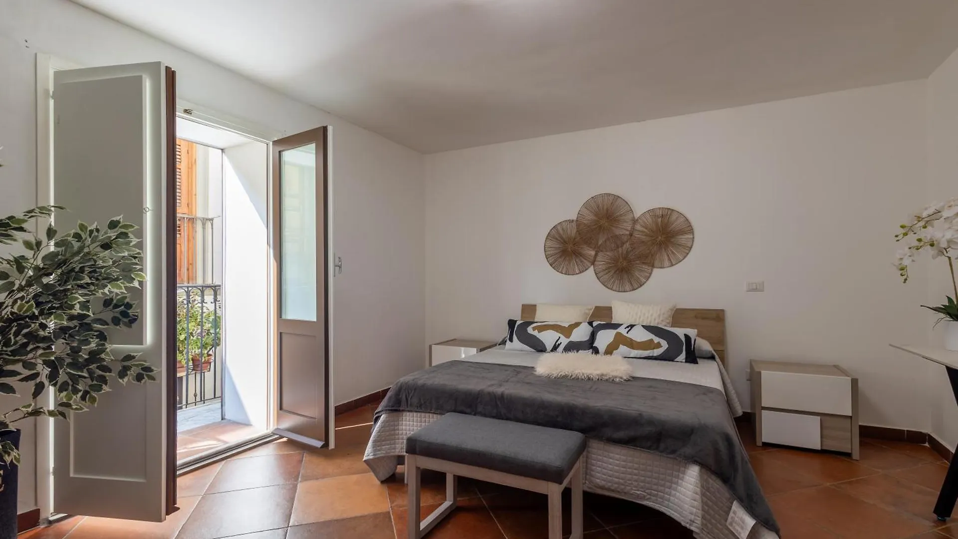 Maqueda Luxury Suite & Home Palermo Apartment